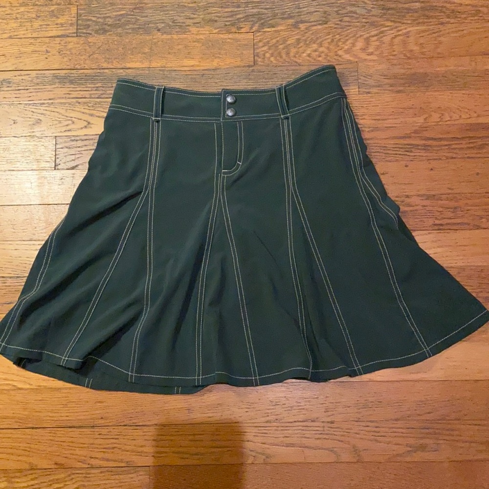 Athleta skirt w built in shorts size 2